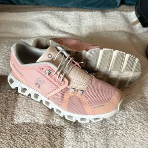 8.5 40 On Cloud 5 sneaker slip on Pink Shell Rose Purchased from Free People